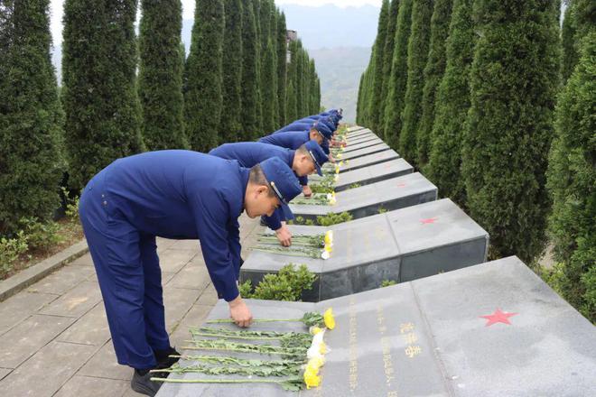 防开展清明祭扫活动凝聚奋进力量爱游戏体育清明祭英烈 乐山消