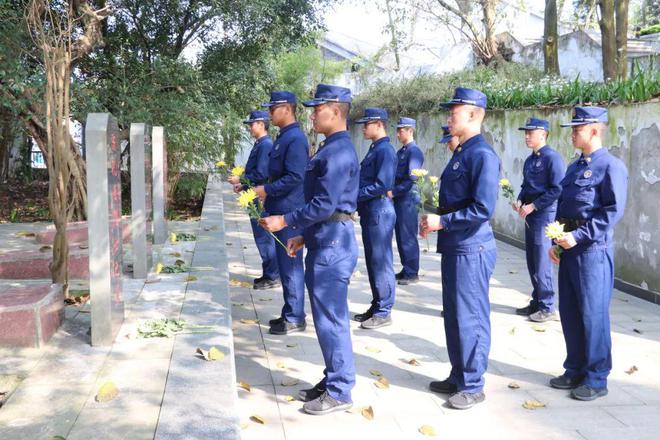 防开展清明祭扫活动凝聚奋进力量爱游戏体育清明祭英烈 乐山消(图2)